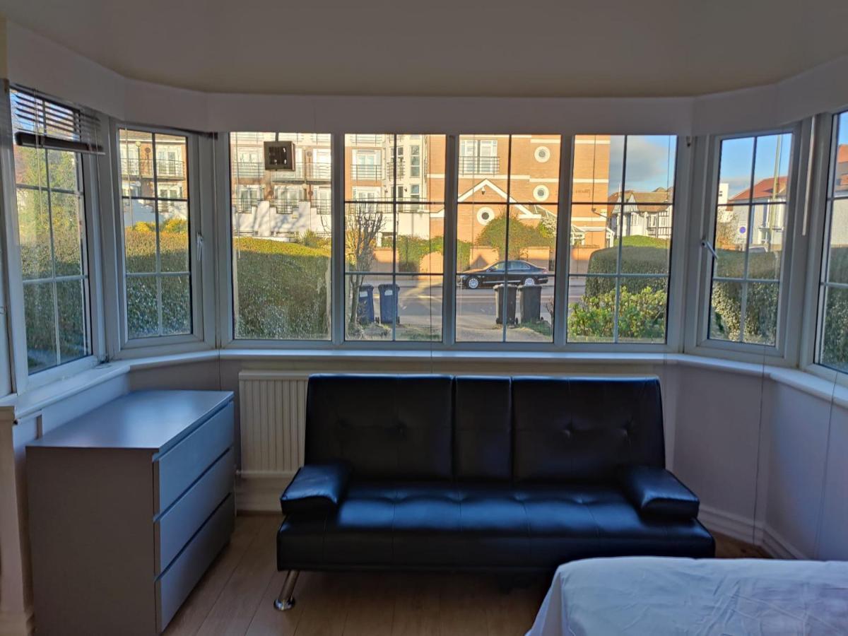 Апартаменты Studio On Golders Green Road Лондон Экстерьер фото