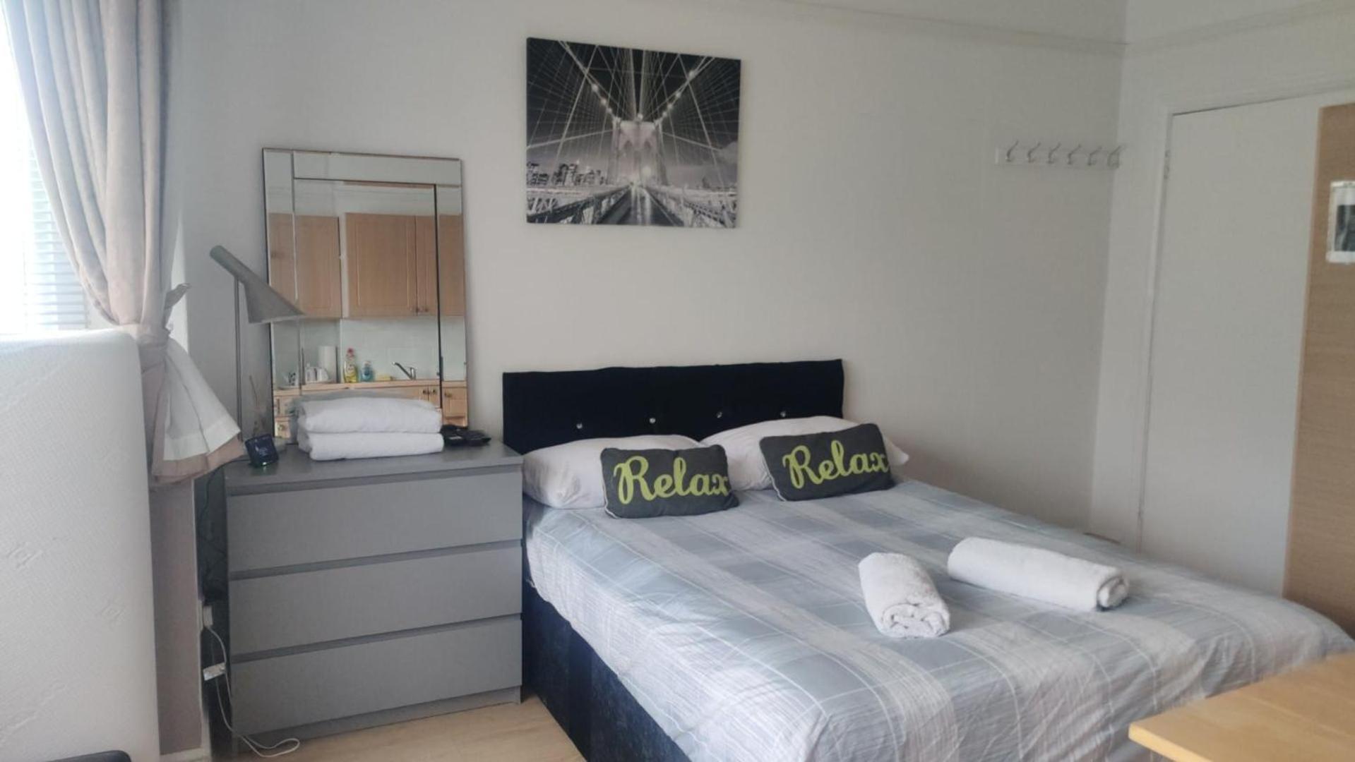 Апартаменты Studio On Golders Green Road Лондон Экстерьер фото