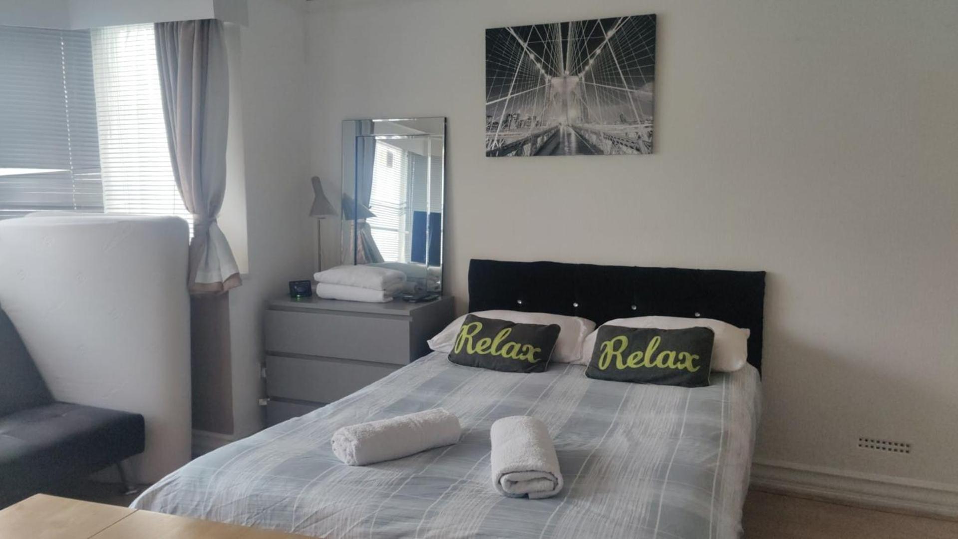 Апартаменты Studio On Golders Green Road Лондон Экстерьер фото